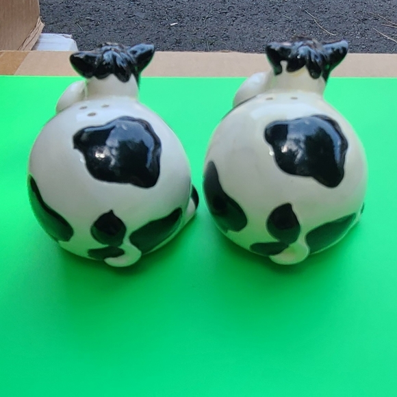 Set of Happy Cows Salt & Pepper Shakers - Picture 9 of 9